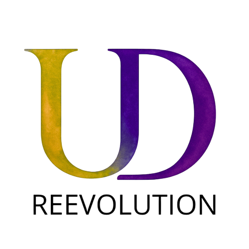 logo Úrsula Dulcinea reevolution iniciales en tonos dorado y púrpura